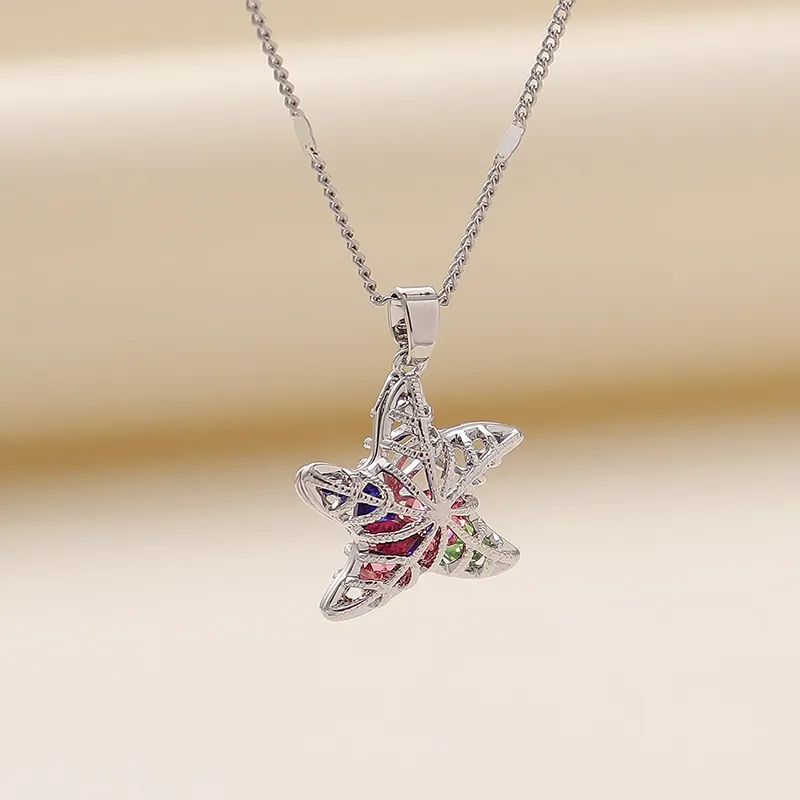 Elegant Star-Shaped Pendant Necklace