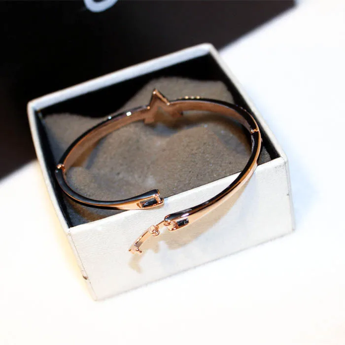 Fashion Rhinestone-Encrusted Letter Bracelet